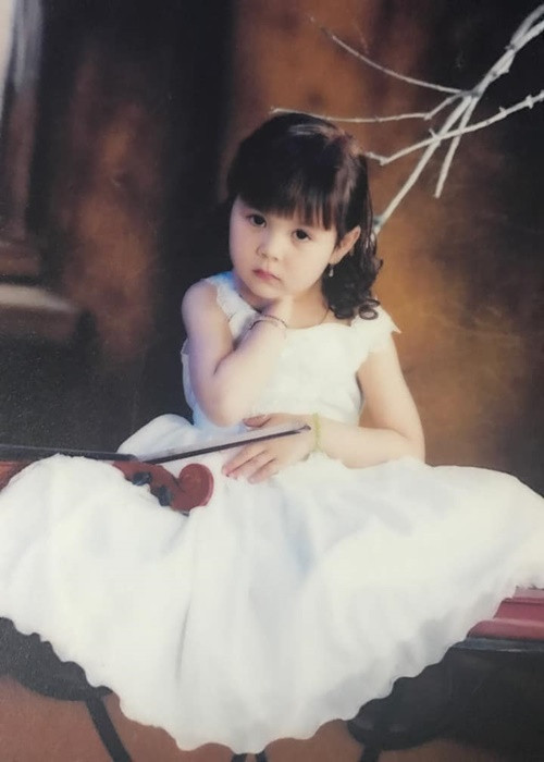 Lương Kỳ Duyên từng đoạt danh hiệu Đại sứ Đại dương xanh 2019, Nữ sinh tình nguyện vì cộng đồng của cuộc thi Hoa khôi Sinh viên Việt Nam năm 2020.