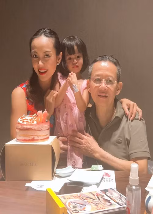 Vợ chồng Như Phúc bên nhau đã được 17 năm. Ảnh: FBNV