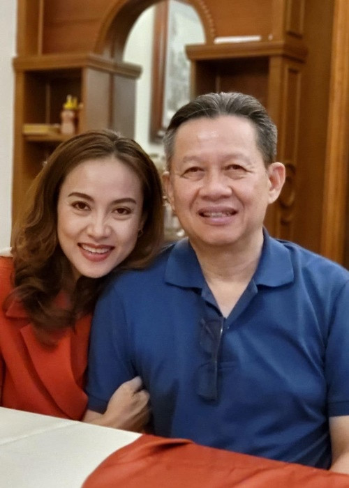 Như Phúc chia sẻ, ông xã rất tốt, yêu thương, chăm sóc con riêng của cô như con ruột. Ảnh: FBNV