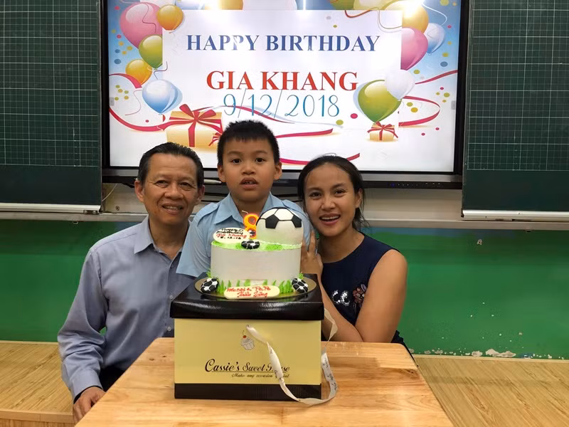 Theo Như Phúc, chồng cũ và chồng hiện tại của cô vẫn thường xuyên trò chuyện với nhau, xem nhau như bạn bè. Ảnh: FBNV