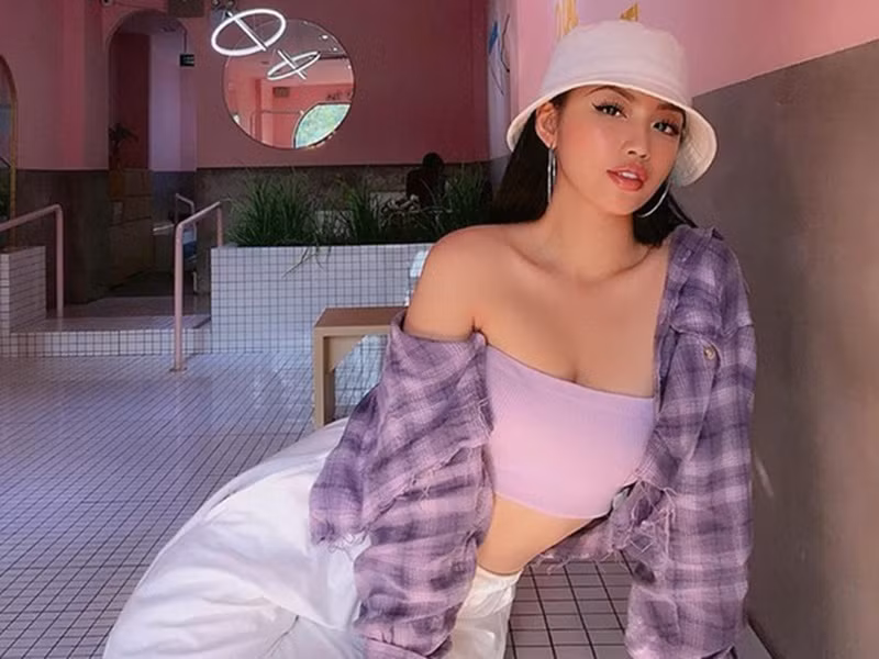 Sau khi chính thức chia tay Ngọc Thảo được 2 tháng, Andree bị nghi hẹn hò người mẫu lookbook Ngọc Chi. Chia sẻ trên Zing, Ngọc Chi khẳng định cô không phải là người thứ ba. Vì không muốn chia sẻ chuyện riêng tư lên mạng xã hội quá nhiều, chân dài và Andree không đăng ảnh hẹn hò. Mối tình này kéo dài khoảng 1 năm thì kết thúc. Ảnh: Zing