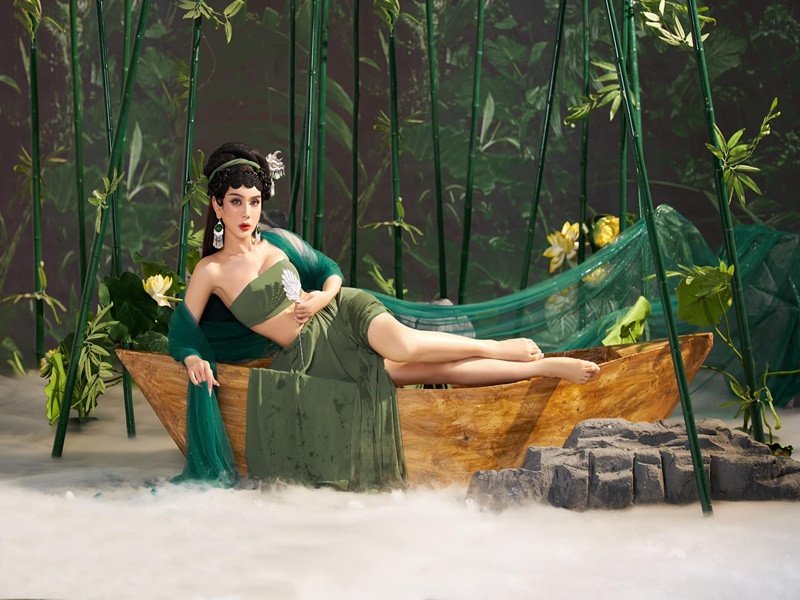 Lâm Khánh Chi ngày càng trẻ đẹp sau khi chuyển giới.