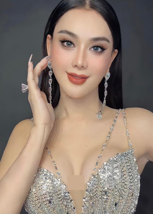 Lâm Khánh Chi tự tin khoe sắc vóc ở tuổi 45.