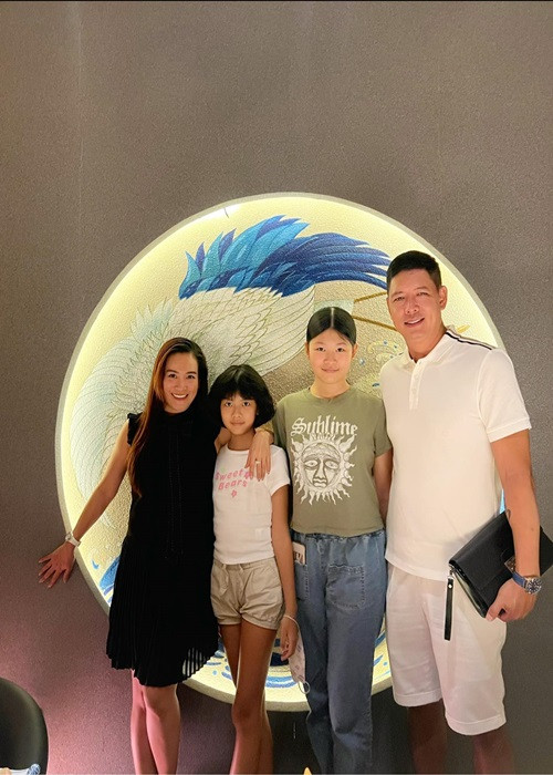 Vợ chồng Bình Minh không giấu các con như nhiều sao Việt.