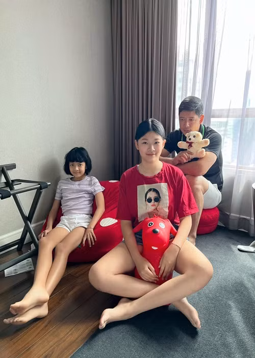 Bình Minh dành nhiều thời gian cho các con.