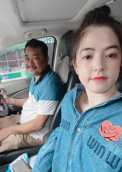 Vợ chồng Phương Điền có 2 người con chung: 1 trai, 1 gái.