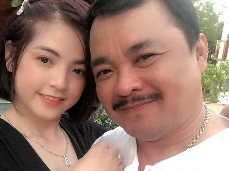 Có vợ trẻ đẹp, Phương Điền được nhiều người gợi ý đưa vợ đi đóng phim. Tuy nhiên, nam đạo diễn nhất định gạt đi vì sợ mất vợ.