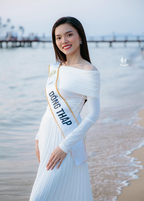 Hạnh Nguyên cao 1m74, có số đo 3 vòng 86-63-97cm. Ảnh: FBNV