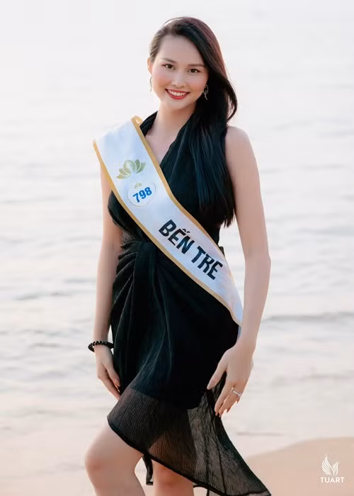 Trước khi thi Hoa hậu Du lịch Việt Nam 2022, Phương Thanh đoạt giải Á khôi 1 cuộc thi Người đẹp xứ Dừa 2019. Ảnh: FBNV
