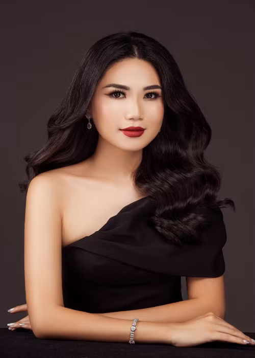 Trần Thị Khánh An đến từ Đồng Nai, sở hữu chiều cao 1m73, số đo 3 vòng 84-67-91 cm. Cô đã tốt nghiệp Thạc sĩ Chiến lược Kinh doanh và Marketing, hiện tại là Blogger, CEO Trung tâm tiếng Anh. Ảnh: BTC