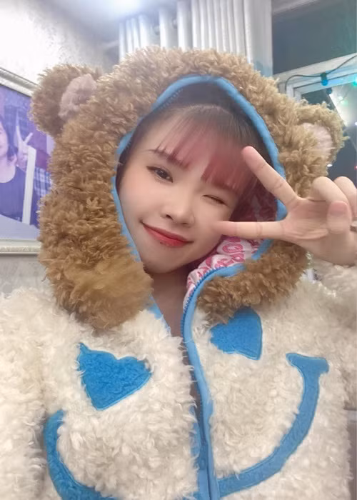 Năm 2020, Khởi My chuyển hướng làm streamer. Bởi vậy, rất hiếm khi thấy bà xã Kelvin Khánh ca hát.