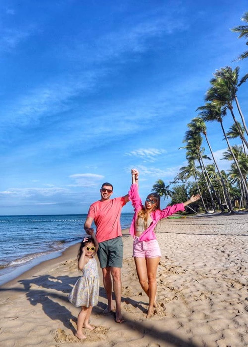 Hà Anh khen người bạn đời hài hước, hiểu biết để có thể tham gia mọi câu chuyện, biết nói lên quan điểm cá nhân, nhưng cũng rất biết cách lắng nghe.