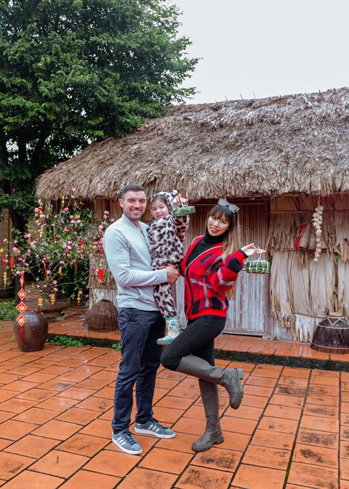 Vợ chồng nữ người mẫu hiện tại có một cô gái chung tên Myla.