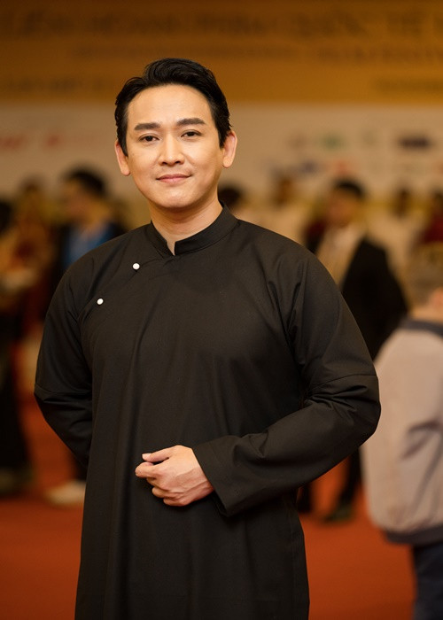 Diễn viên Hứa Vĩ Văn tham gia lễ khai mạc.