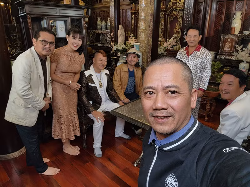 Quang Tèo tự lo phục trang cho nhân vật ông Sự.