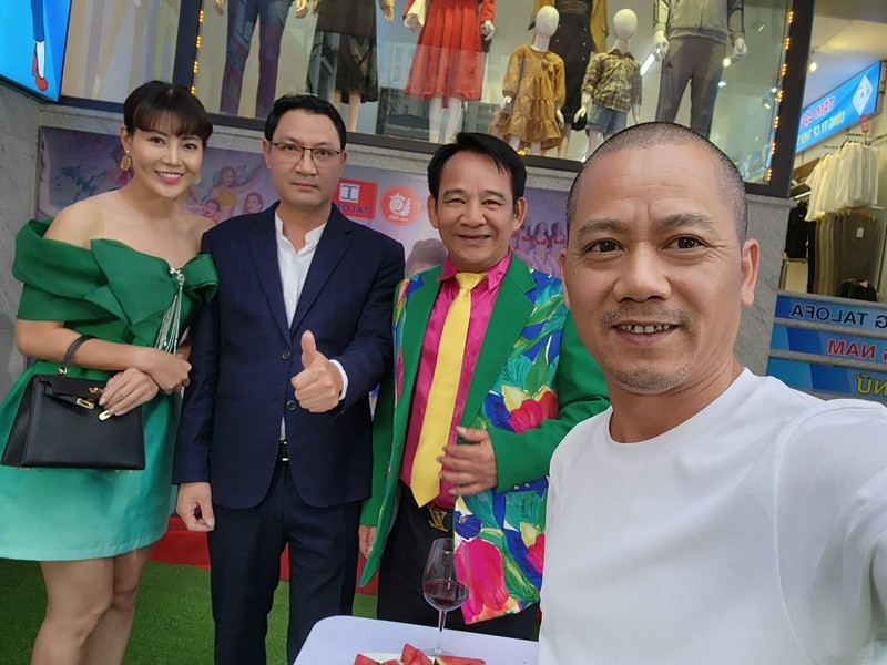 Đạo diễn Trần Bình Trọng sản xuất "Đại gia chân đất" suốt nhiều năm qua.