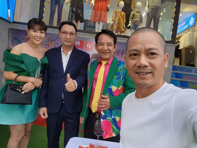 Đạo diễn Trần Bình Trọng sản xuất "Đại gia chân đất" suốt nhiều năm qua.