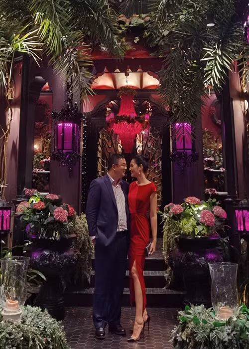 Trên trang cá nhân, Hương Giang thường xuyên dành lời ngọt ngào cho chồng cũng như chia sẻ những khoảnh khắc ngọt ngào của vợ chồng.