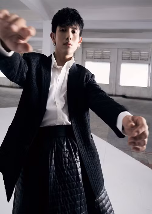 Trong MV “Mỗi khi anh nhìn em” vừa ra mắt của Mỹ Anh, Quốc Tít đảm nhận vai nam chính. Ảnh: VTV