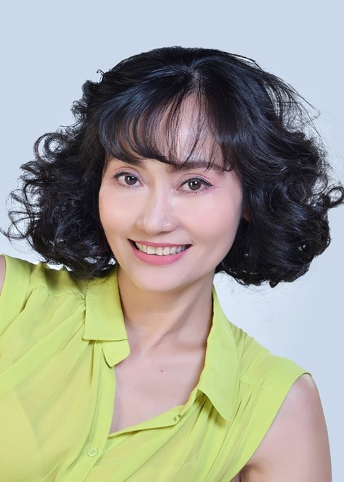 Hạnh Thúy đoạt một số giải thưởng như Nữ diễn viên phụ xuất sắc Liên hoan phim toàn quốc năm 2005, Đạo diễn xuất sắc Liên hoan sân khấu chuyên nghiệp năm 2009, Giải B tác phẩm Sân khấu năm 2009 (tác giả, đạo diễn), Giải B cho vở diễn Dòng nhớ - Liên hoan sân khấu chuyên nghiệp 2009 (tác giả, đạo diễn). Năm 2015, cô được phong tặng danh hiệu nghệ sĩ ưu tú. Ảnh: Người lao động