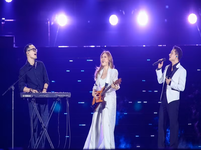 Mỹ Tâm chơi hàng loạt nhạc cụ trong liveshow.