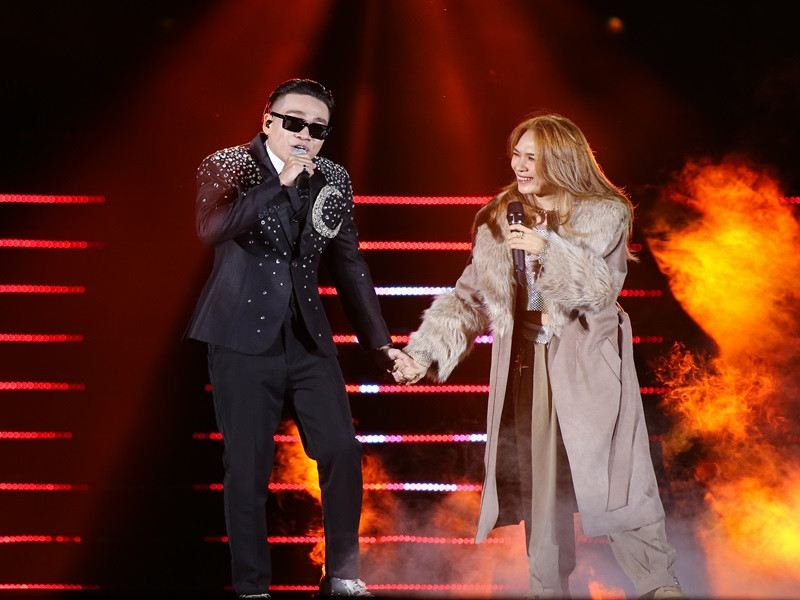 Hà Anh Tuấn, Phan Mạnh Quỳnh và Wowy mang đến cho chương trình những màn song ca và giao lưu ngẫu hứng vô cùng ăn ý với Mỹ Tâm trong hàng loạt tiết mục như: "Rất vui được gặp nhau", "Đúng cũng thành sai", "Chuyện như chưa bắt đầu", "My friend", "Tri kỷ", "Love you to the moon and back", "Bí mật".