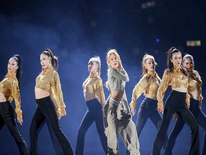 Trong liveshow Tri Âm tối ngày 5/11, Mỹ Tâm thể hiện khả năng vũ đạo điêu luyện.