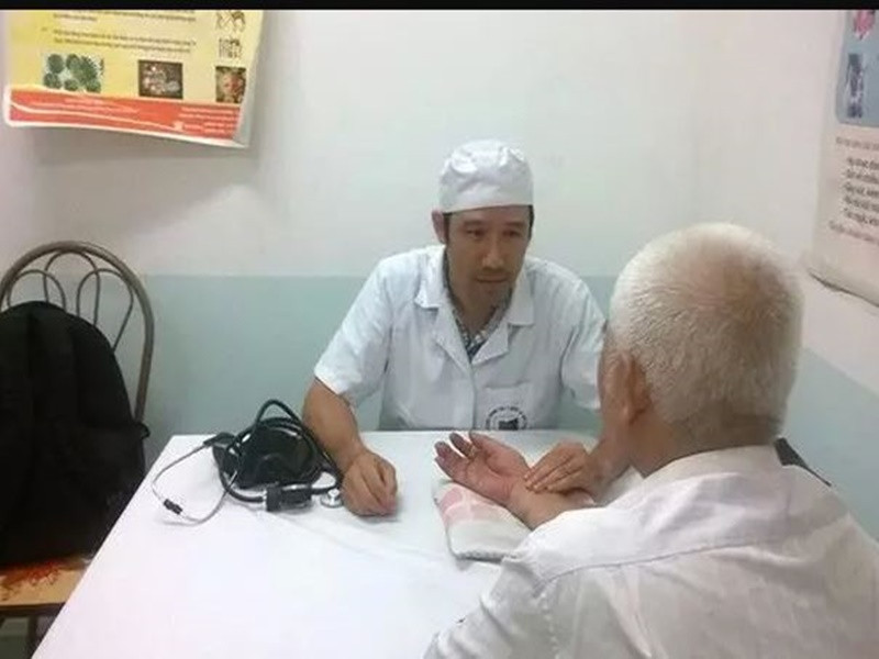 Nam diễn viên phim “Thời xa vắng” coi điện ảnh như một cuộc chơi nghệ thuật và nghiêng về ngành y trong 3 nghề nghiệp anh đang làm: diễn viên, họa sĩ và y sĩ. Ngô Thế Quân kín tiếng về đời tư nên không có thông tin chuyện tình cảm của nam diễn viên. Ảnh: Vietnamnet