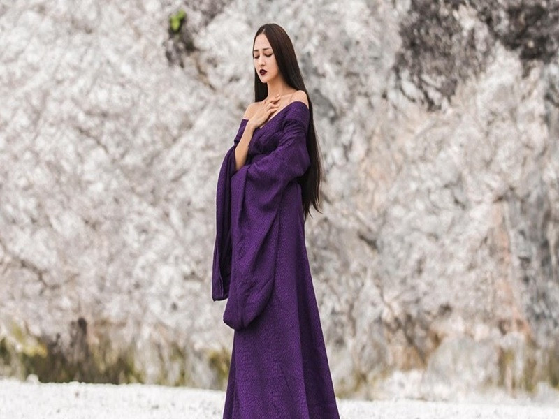 Theo Sở hữu trí tuệ và sáng tạo, MV của Bảo Anh có 2 đoạn nhạc nền được lấy từ hai bản hòa âm có tên Icarus và Glimmer Of Hope của Ivan Torrent. Sau khi nhận được cảnh báo từ YouTube cùng thông báo về số tiền phạt lên đến 10.000 Euro, phía Bảo Anh đã nhanh chóng gửi thư xin lỗi đến tác giả và nhận hoàn toàn trách nhiệm về việc thiếu sót vì đã không kiểm tra kỹ lưỡng ngay từ đầu. Ảnh: Người đưa tin