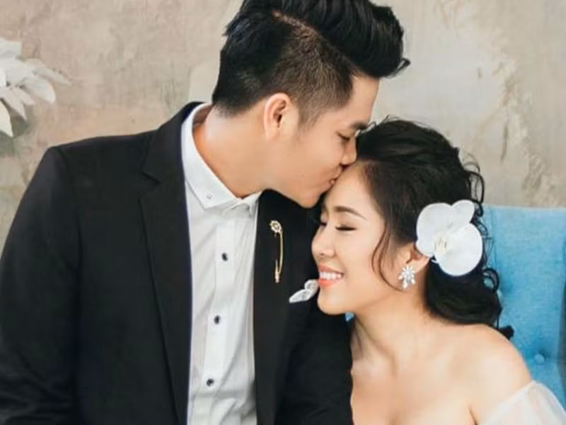 Ban đầu, mẹ của Trung Kiên không ủng hộ mối quan hệ giữa con trai và Lê Phương. Trước sự phản đối của mẹ Trung Kiên, Lê Phương nói với bà: "Con chỉ yêu con trai của mẹ và điều đó không có gì là sai trái. Và khi con có những thứ gì, con cũng sẽ dành hết cho Trung Kiên". Cuối cùng, tình yêu và sự chân thành của Lê Phương khiến mẹ của Trung Kiên mềm lòng và đồng ý.