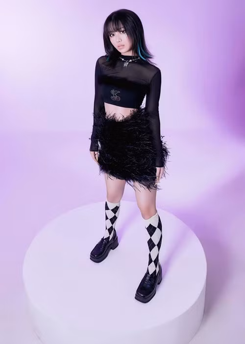 Ngoài Hari Won, Han Sara cũng hoạt động trong showbiz Việt. Han Sara sinh năm 2000, có bố mẹ đều là người Hàn Quốc. Cô cùng bố sang Việt Nam sinh sống nhiều năm. Han Sara chia sẻ, cô coi Việt Nam là quê hương thứ hai và mong muốn trở thành một ca sĩ. Ảnh: FBNV