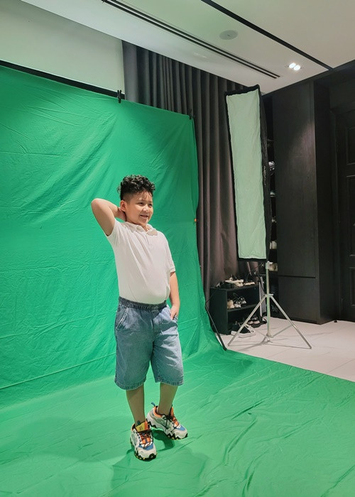 Con trai thứ hai của Mạnh Trường sinh năm 2014, tên Bon.