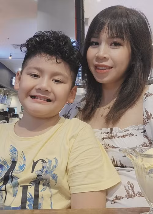 Bé Bon thường xuyên quay quảng cáo cùng bố mẹ.