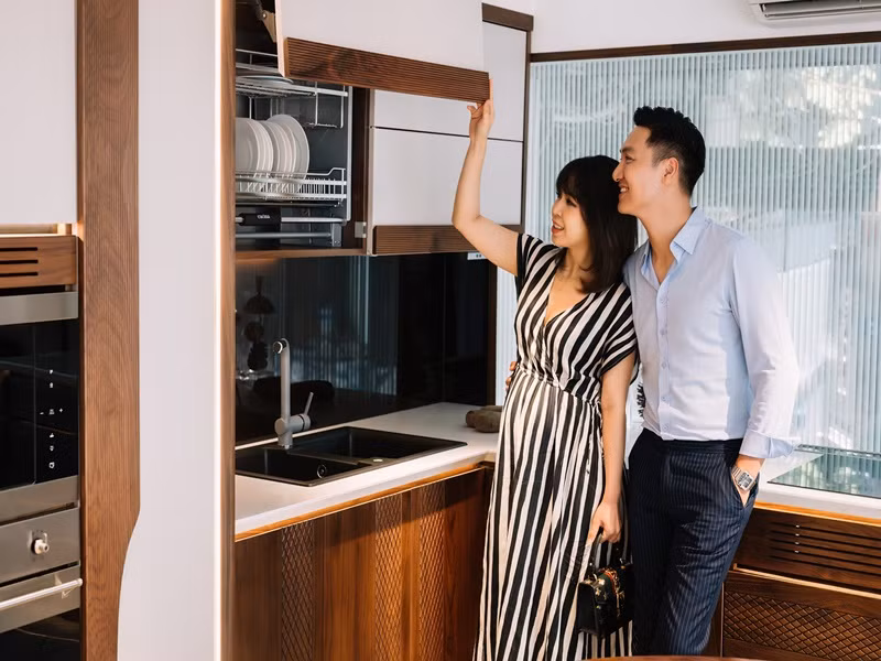 Vợ chồng nam diễn viên ngày càng đắt show quảng cáo.