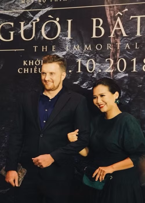 Theo Thể thao Văn hóa, Aaron từng làm phó đạo diễn các phim chiếu rạp như "Chuyện tình xa xứ", "Để Mai tính". Anh còn đóng một số phim truyền hình Việt Nam, trong đó có "Mỹ nhân Sài thành". Aaron cũng từng dựng kịch cho sân khấu kịch Sài Gòn. Các vở kịch mà anh đồng dàn dựng bằng tiếng Anh là "The last 5 years" (Năm năm vừa qua), "The importance of being earnest" (Tầm quan trọng của sự nghiêm túc).