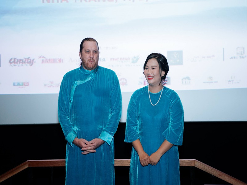 Vợ chồng Nhã Uyên có gu thẩm mỹ khá giống nhau nên có nhiều thuận lợi khi viết phim, sản xuất cùng nhau.