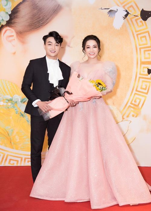 Từ đầu năm đến nay, Nhật Kim Anh và TiTi không còn dính như sam làm dấy nghi vấn “cạch mặt”. Mới đây, nữ ca sĩ khẳng định mối quan hệ giữa cả hai vẫn thân thiết. Do cả hai bận rộn công việc riêng nên không đồng hành cùng nhau. Ảnh: Người lao động