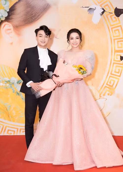 Từ đầu năm đến nay, Nhật Kim Anh và TiTi không còn dính như sam làm dấy nghi vấn “cạch mặt”. Mới đây, nữ ca sĩ khẳng định mối quan hệ giữa cả hai vẫn thân thiết. Do cả hai bận rộn công việc riêng nên không đồng hành cùng nhau. Ảnh: Người lao động