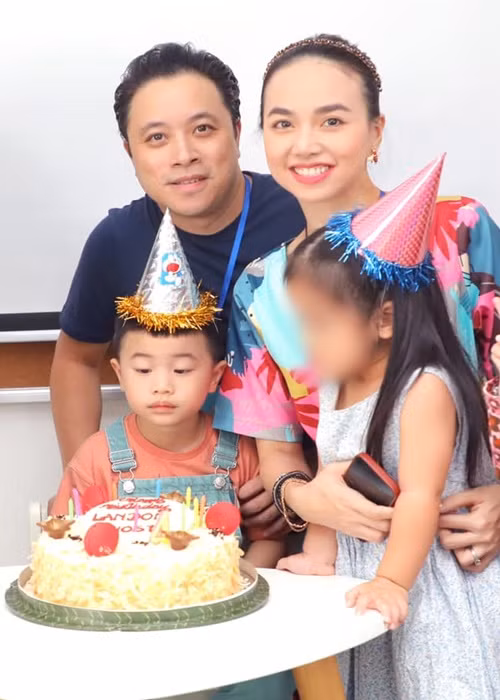  Đạo diễn Victor Vũ cũng tham dự tiệc sinh nhật.