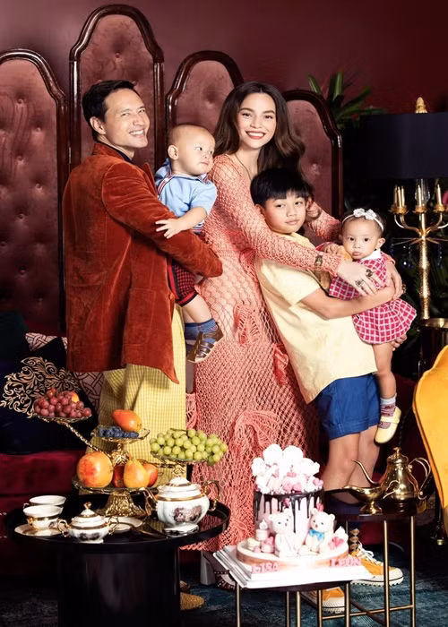 Hồ Ngọc Hà chia sẻ thêm, nếu sau này, 2 bé Lisa và Leon đề nghị ba mẹ làm đám cưới, cô sẽ tổ chức hôn lễ.