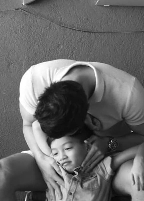 Kim Lý từng khẳng định, anh luôn xem bé Subeo như con ruột của mình. Nam diễn viên luôn yêu thương và tranh thủ thời gian đi ăn hay đi chơi riêng với bé Subeo.