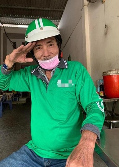 Hồi tháng 2/2022, Thương Tín chia sẻ với Người lao động, ông đã nghỉ làm shipper và quyết định về quê Phan Rang - Ninh Thuận sinh sống. Nam nghệ sĩ bỏ làm shipper vì sức khỏe không còn phù hợp. Ảnh: Người lao động