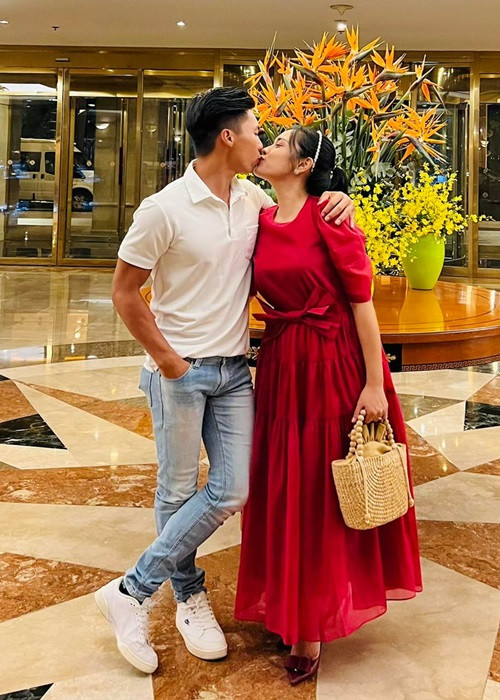 Trong mắt Ngọc Mai, Quốc Nghiệp rất vụng nói nhưng sống chân phương và chân tình. Tuy nhiên, mỗi khi đưa ra quyết định nào đó, anh lại là người đĩnh đạc và lý trí.