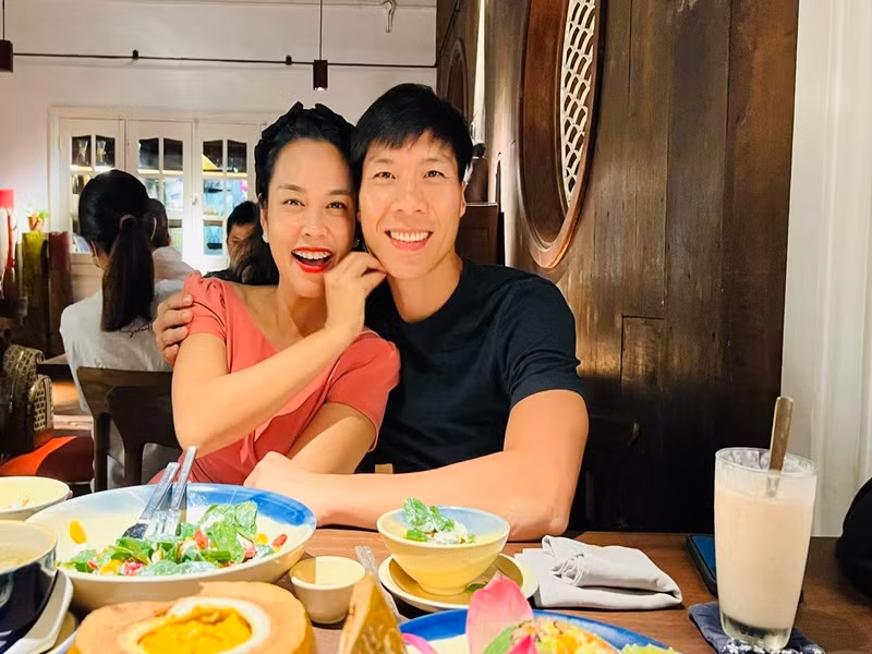 Quốc Nghiệp yêu mọi thứ thuộc về Ngọc Mai, đặc biệt là giọng hát, cách nuôi con và cả cách bà xã thể hiện tình yêu với gia đình.