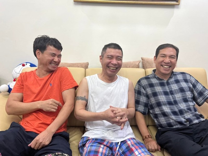 Sau thời gian dưỡng bệnh, sức khỏe của NSND Công Lý dần ổn định. Ảnh: FBNV