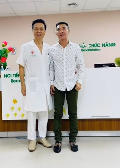 Sau khi xuất viện, NSND Công Lý tiếp tục điều trị theo phác đồ riêng của bác sĩ. Ảnh: FBNV