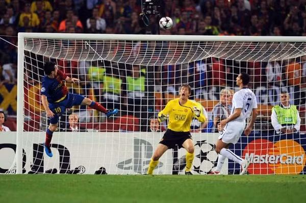 Nhung lan Barca “gieo sau” cho MU trong qua khu