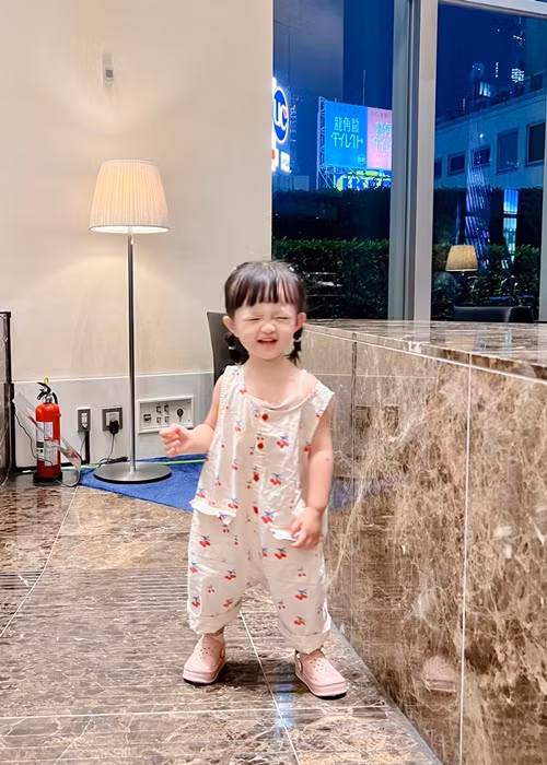 Con gái Ông Cao Thắng là một trong những nhóc tì nhà sao Việt "sinh ra đã ngậm thìa vàng".