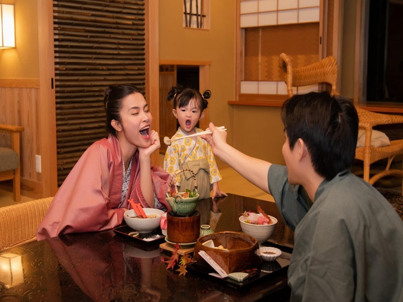 Bé Winnie lần đầu du lịch nước ngoài.