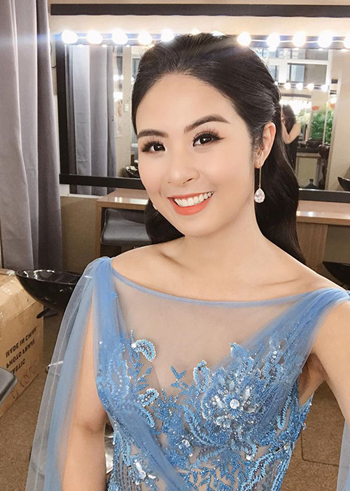 Hoa hậu Việt Nam 2010 hiếm khi mặc hở bạo.